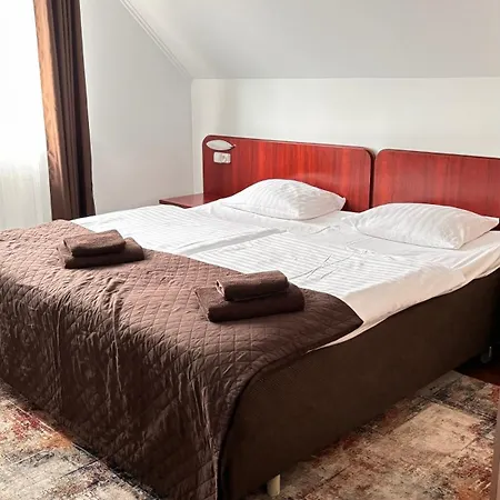 Bed & Breakfast Victoria 3*